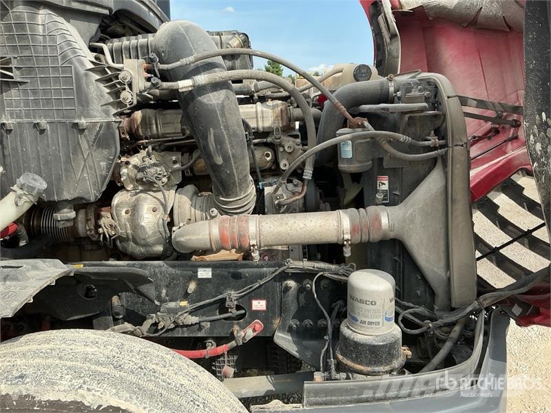 Freightliner Cascadia 126 6x4 T/A Sleeper Truck Tractor Sattelzugmaschinen