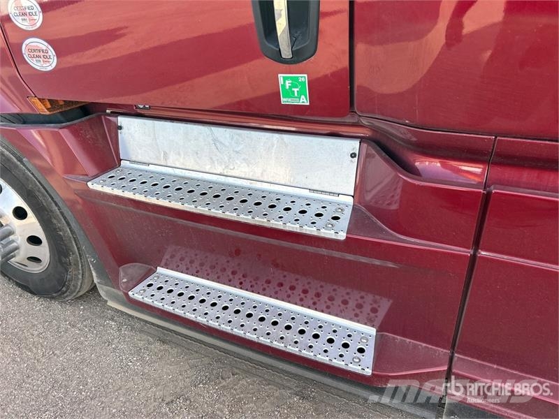 Freightliner Cascadia 126 6x4 T/A Sleeper Truck Tractor Vilcēji