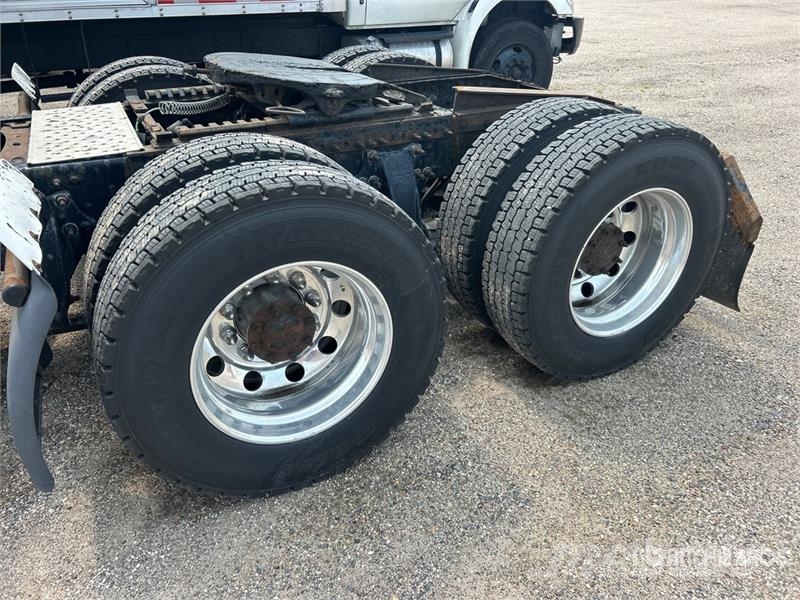 Freightliner Cascadia 125 6x4 T/A Sleeper Truck Tractor (Glider Tractor Units