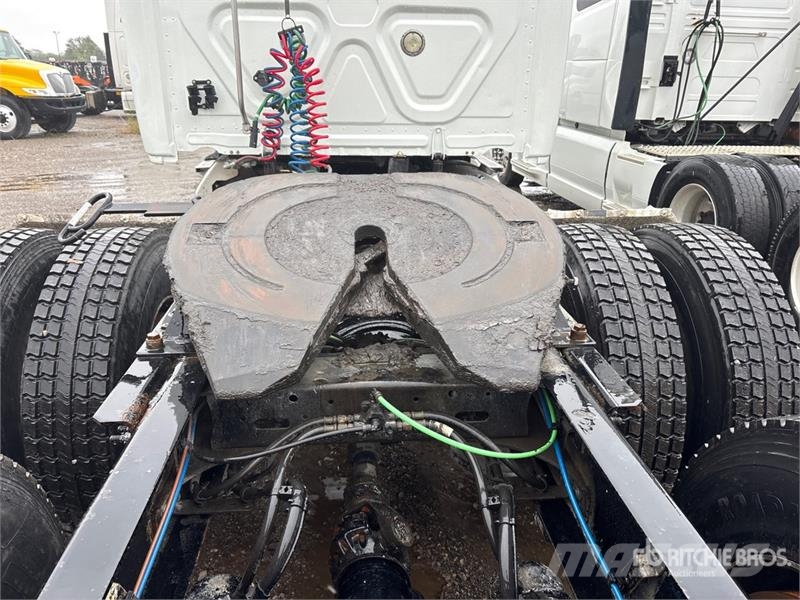 Freightliner Cascadia 126 6x4 T/A Sleeper Truck Tractor Tractor Units