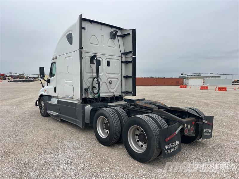 Freightliner Cascadia 125 6x4 T/A Sleeper Truck Tractor Тягачі
