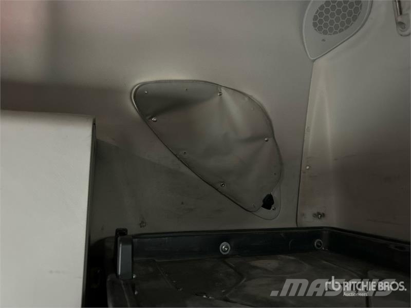 Freightliner Cascadia 126 6x4 Rebuilt Title** T/A Sleeper Truck Trekkers