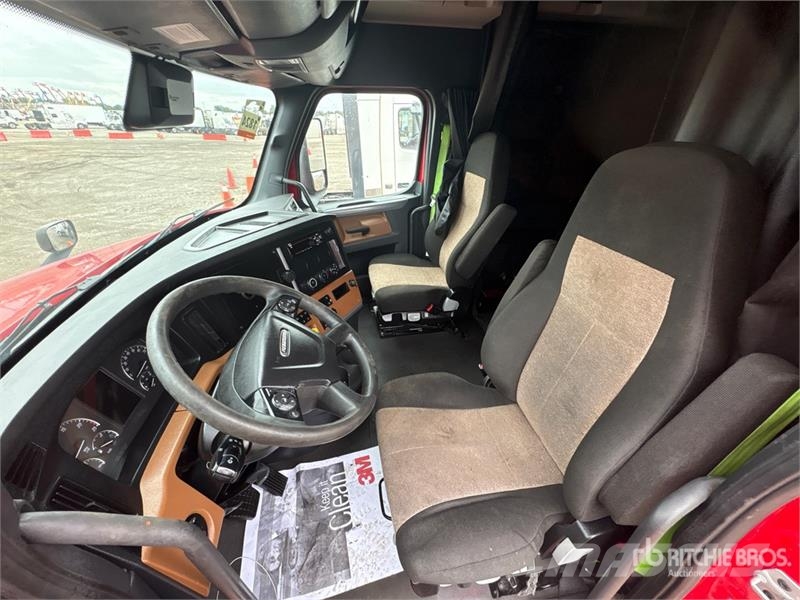 Freightliner Cascadia 126 6x4 T/A Sleeper Truck Tractor 트랙터 유닛
