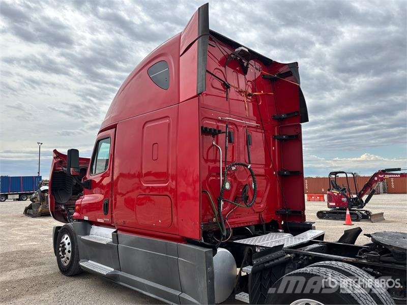 Freightliner Cascadia 125 6x4 T/A Sleeper Truck Tractor Nyergesvontatók