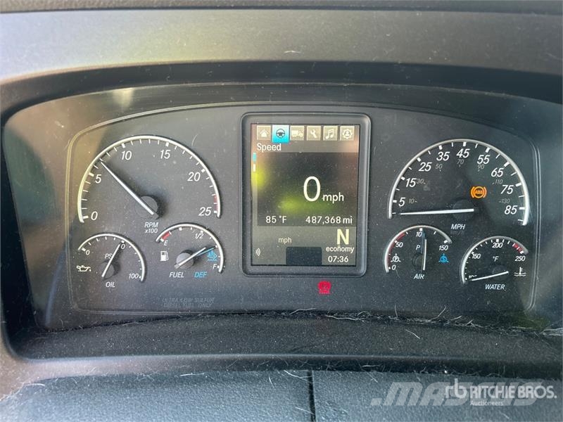 Freightliner Cascadia 126 6x4 T/A Sleeper Truck Tractor Tegljači