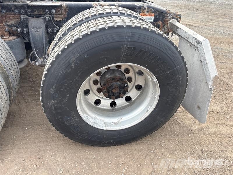 Freightliner Cascadia 126 6x4 T/A Sleeper Truck Tractor 牵引车