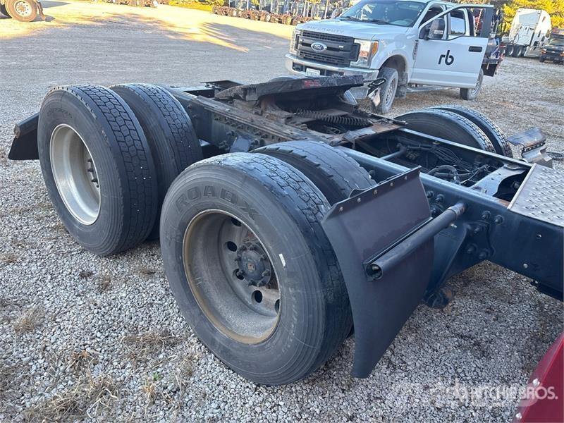 Freightliner Cascadia 125 6x4 T/A Sleeper Truck Tractor Trekkers