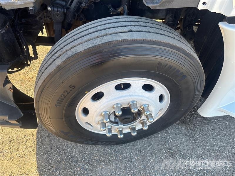 Freightliner Cascadia 125 6x4 T/A Sleeper Truck Tractor وحدات الجر