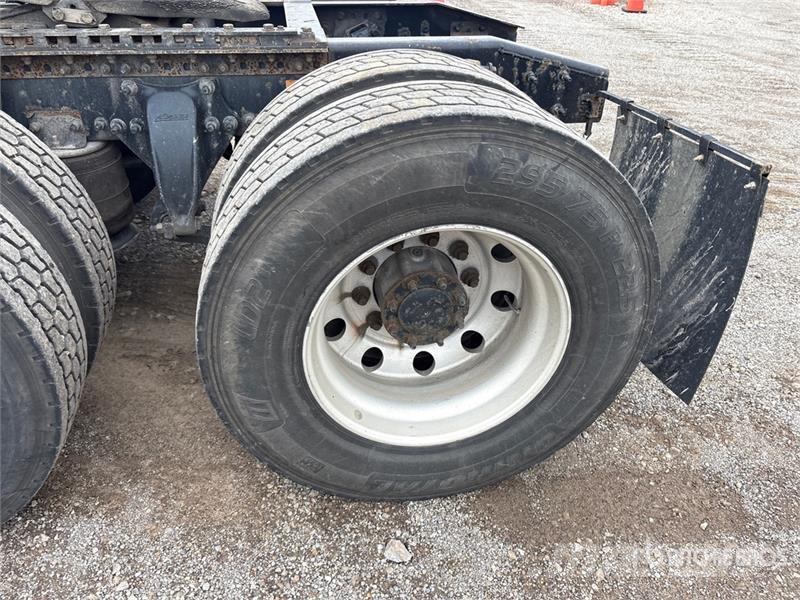 Freightliner Cascadia 125 6x4 T/A Sleeper Truck Tractor Tractor Units