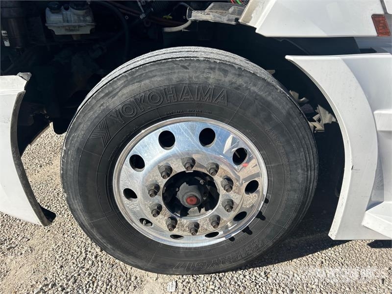 Freightliner Cascadia 126 6x4 T/A Sleeper Truck Tractor Tractor Units