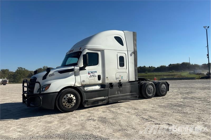 Freightliner Cascadia 126 6x4 T/A Sleeper Truck Tractor Tegljači