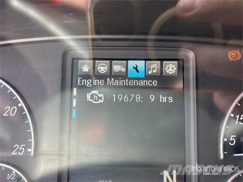 Freightliner Cascadia 126 T/A Sleeper Truck Tractor Prime Movers