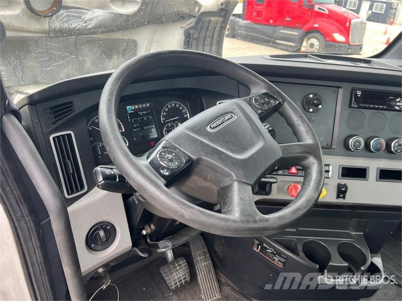 Freightliner Cascadia 126 Тягачі