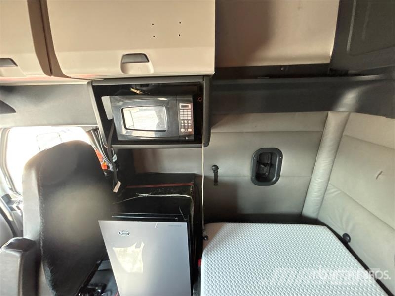 Freightliner Cascadia 126 6x4 T/A Sleeper Truck Tractor Sattelzugmaschinen