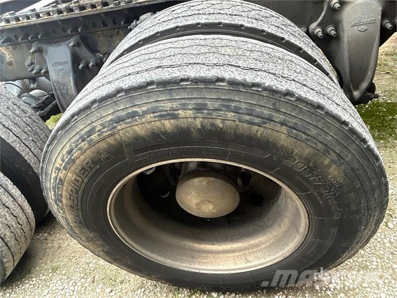Freightliner Cascadia 126 6x4 T/A Sleeper Truck Tractor Ciągniki siodłowe