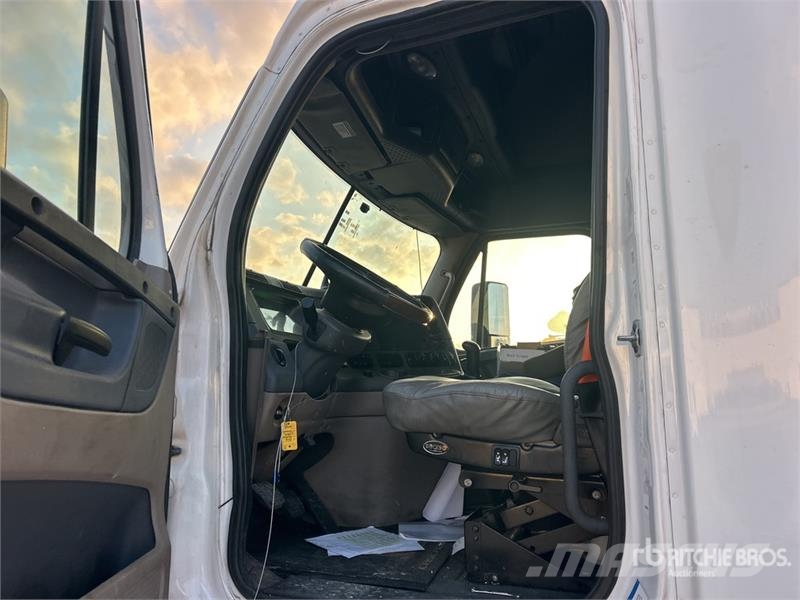 Freightliner Cascadia 125 6x4 T/A Sleeper Truck Tractor Τράκτορες