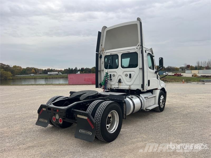 Freightliner Cascadia 126 Тягачі