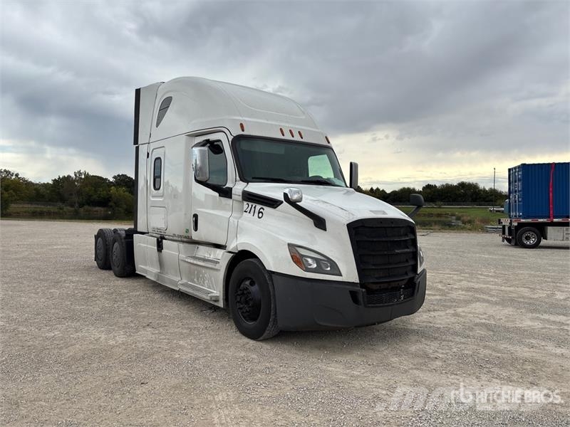 Freightliner Cascadia 126 6x4 T/A Sleeper Truck Tractor Nyergesvontatók