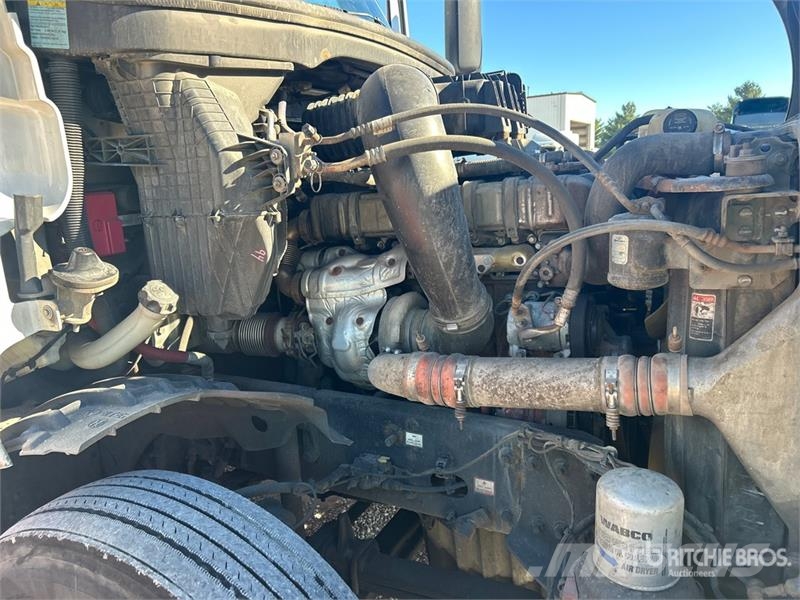 Freightliner Cascadia 126 6x4 T/A Sleeper Truck Tractor Tractor Units