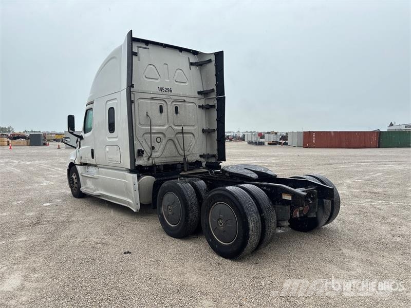 Freightliner Cascadia 126 6x4 T/A Sleeper Truck Tractor Влекачи