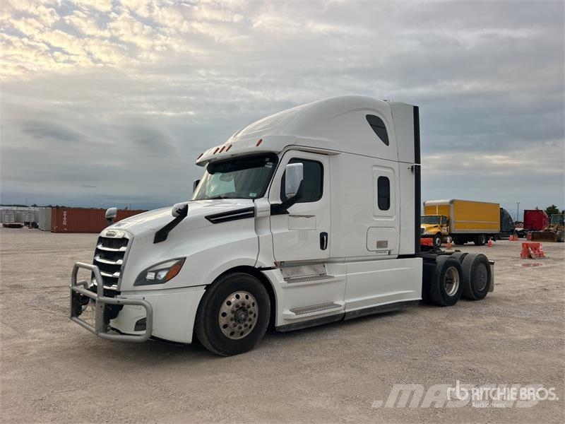 Freightliner Cascadia 126 6x4 T/A Sleeper Truck Tractor Тягачі