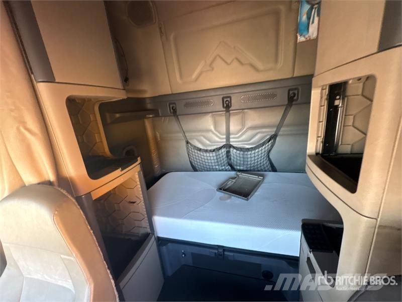 Freightliner Cascadia 125 6x4 T/A Sleeper Truck Tractor Motrici e Trattori Stradali