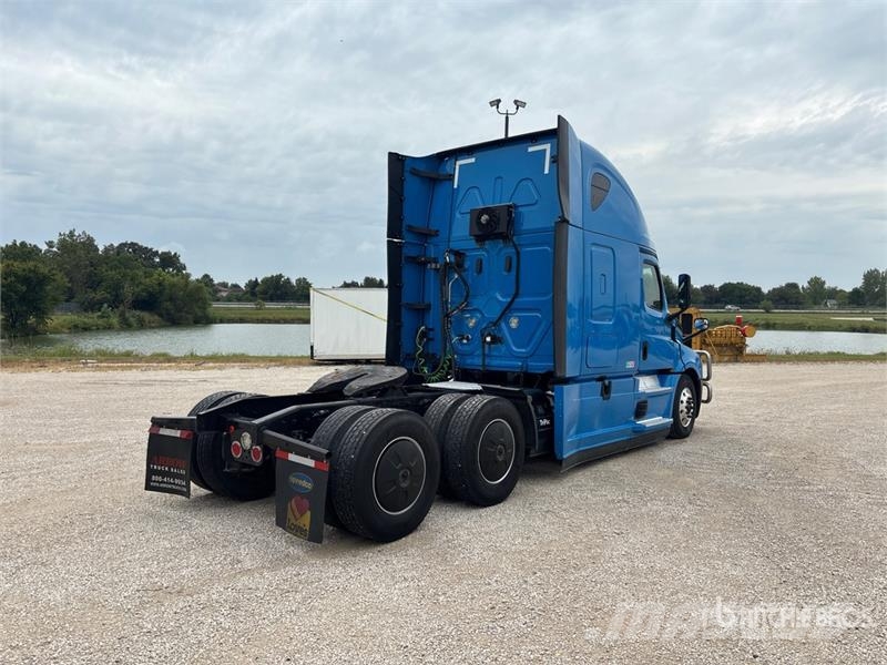 Freightliner Cascadia 126 6x4 T/A Sleeper Truck Tractor Dragbilar