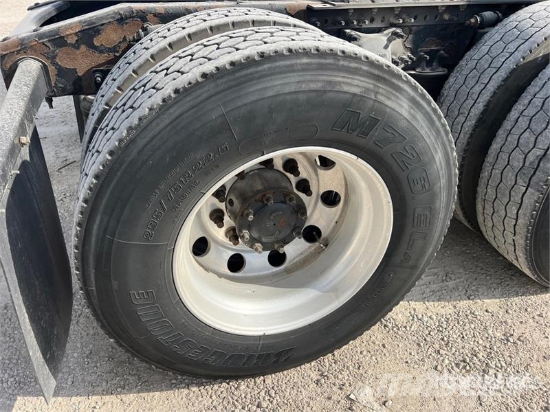 Freightliner Cascadia 126 6x4 T/A Sleeper Truck Tractor Sattelzugmaschinen