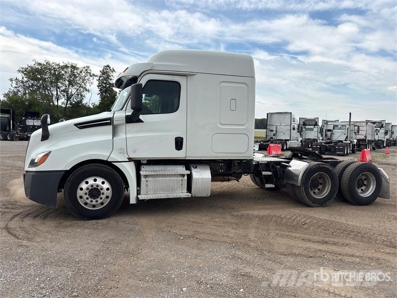 Freightliner Cascadia 126 6x4 T/A Sleeper Truck Tractor 牵引车