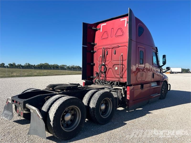 Freightliner Cascadia 126 6x4 T/A Sleeper Truck Tractor Tegljači