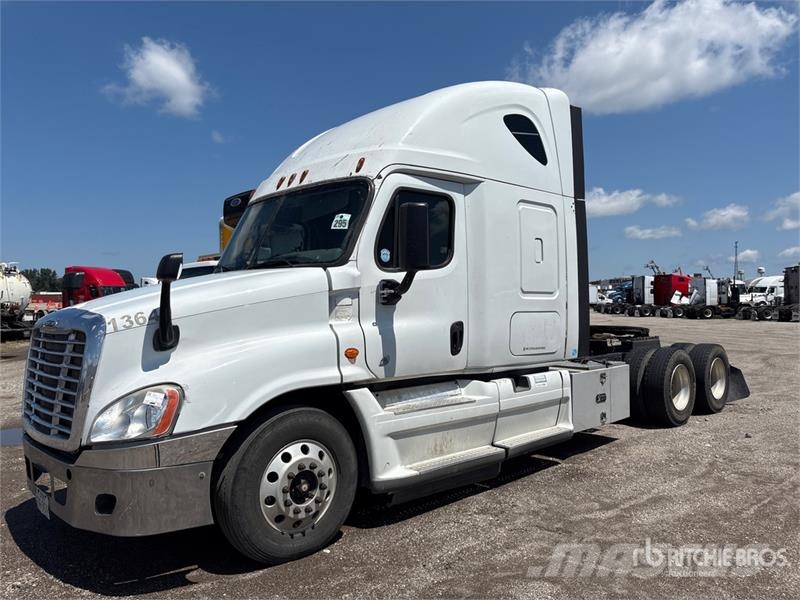 Freightliner Cascadia 125 6x4 T/A Sleeper Truck Tractor Tegljači