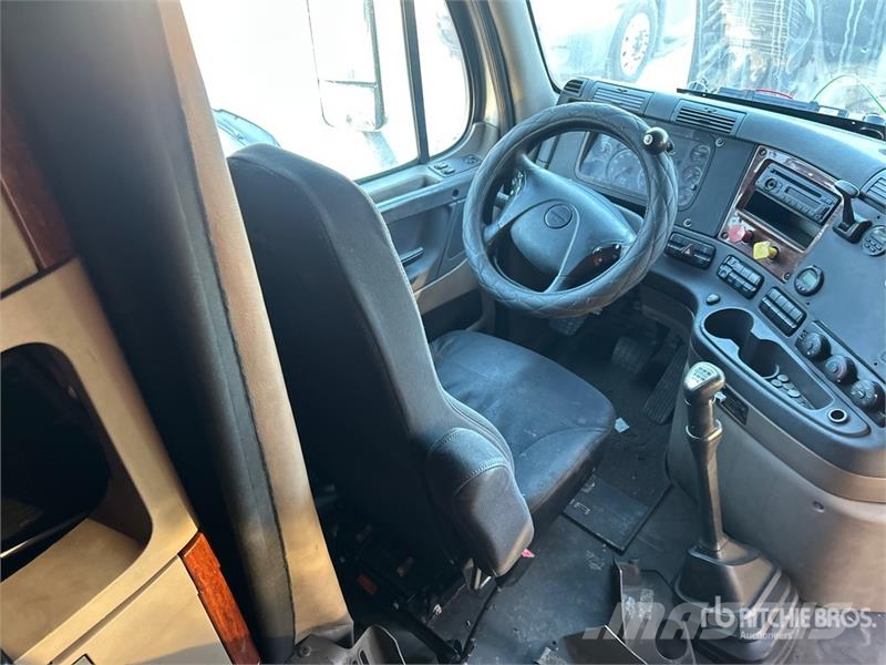 Freightliner Cascadia 125 6x4 T/A Sleeper Truck Tractor Autotractoare
