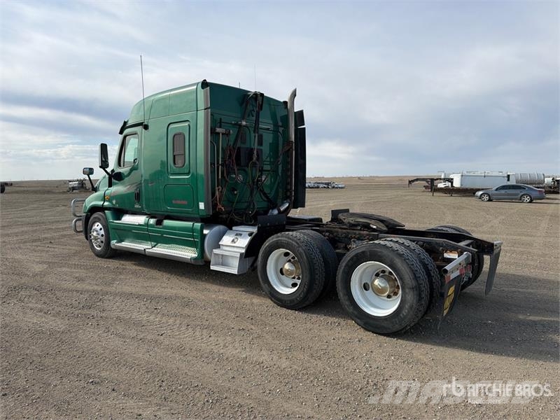 Freightliner Cascadia 125 6x4 T/A Sleeper Truck Tractor Dragbilar