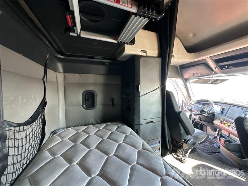 Freightliner Cascadia 126 6x4 T/A Sleeper Truck Tractor Влекачи
