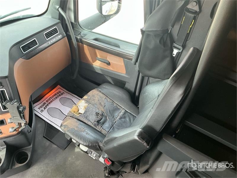 Freightliner Cascadia 126 6x4 T/A Sleeper Truck Tractor Prime Movers