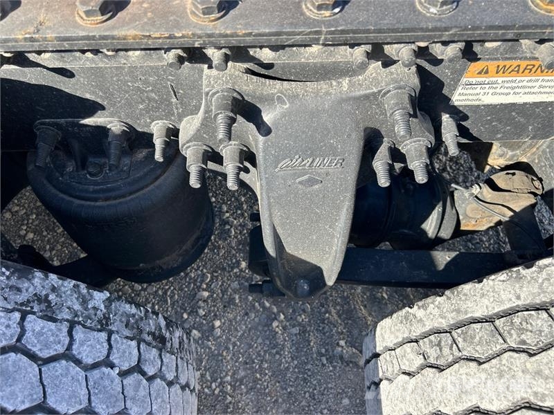 Freightliner Cascadia 126 6x4 T/A Sleeper Truck Tractor Vilcēji