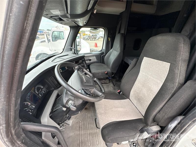 Freightliner Cascadia 126 6x4 T/A Sleeper Truck Tractor 牵引车