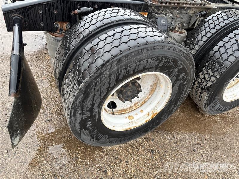 Freightliner Cascadia 126 6x4 T/A Sleeper Truck Tractor Sattelzugmaschinen