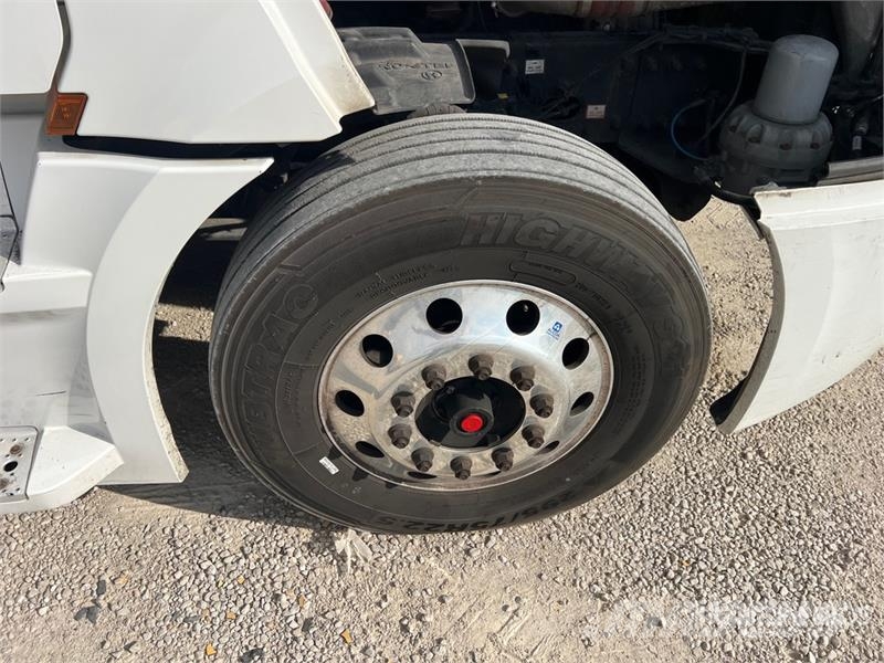 Freightliner Cascadia 126 6x4 T/A Sleeper Truck Tractor Sattelzugmaschinen