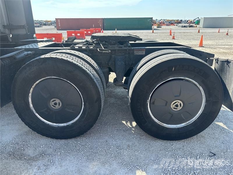 Freightliner Cascadia 126 6x4 T/A Sleeper Truck Tractor Влекачи
