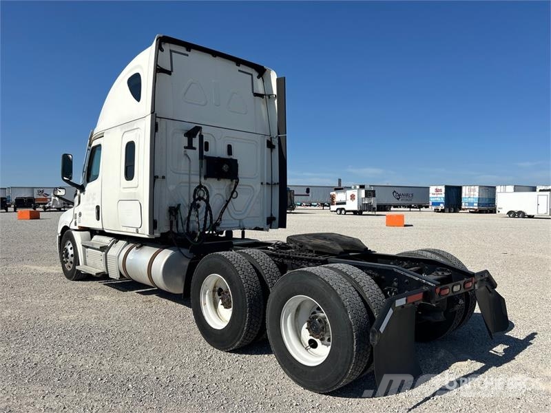 Freightliner Cascadia 126 Седельные тягачи