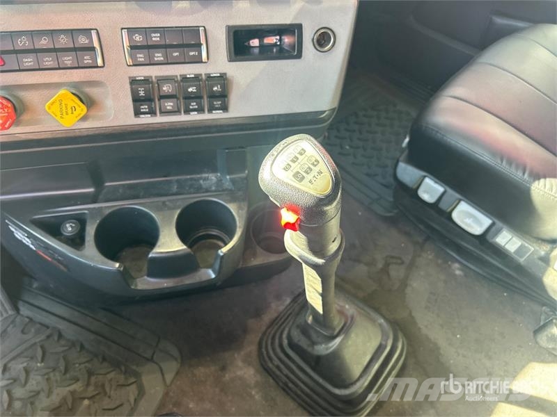 Freightliner Cascadia 126 曳引機組件