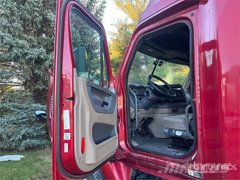 Freightliner Cascadia 125 6x4 T/A Sleeper Truck Tractor Trekkers