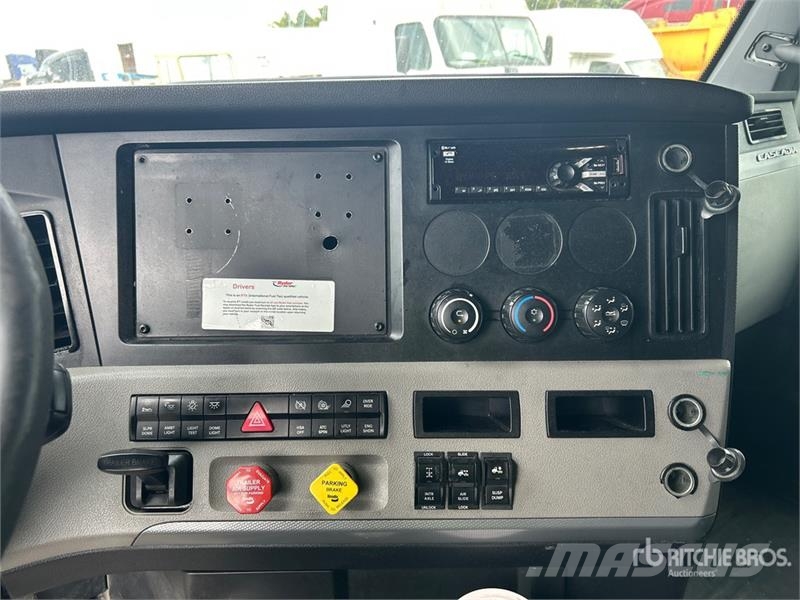 Freightliner Cascadia 126 6x4 T/A Sleeper Truck Tractor Cavalos mecânicos
