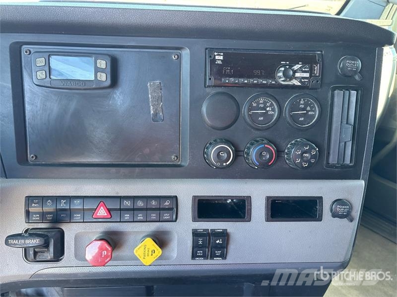 Freightliner Cascadia 126 Тягачі