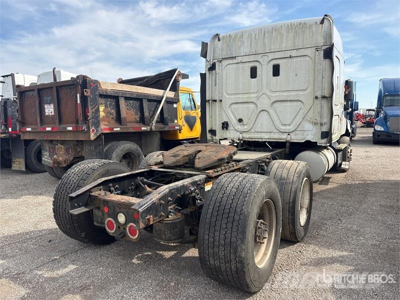 Freightliner Cascadia 125 6x4 T/A Sleeper Truck Tractor (Inoper Tractores (camiões)