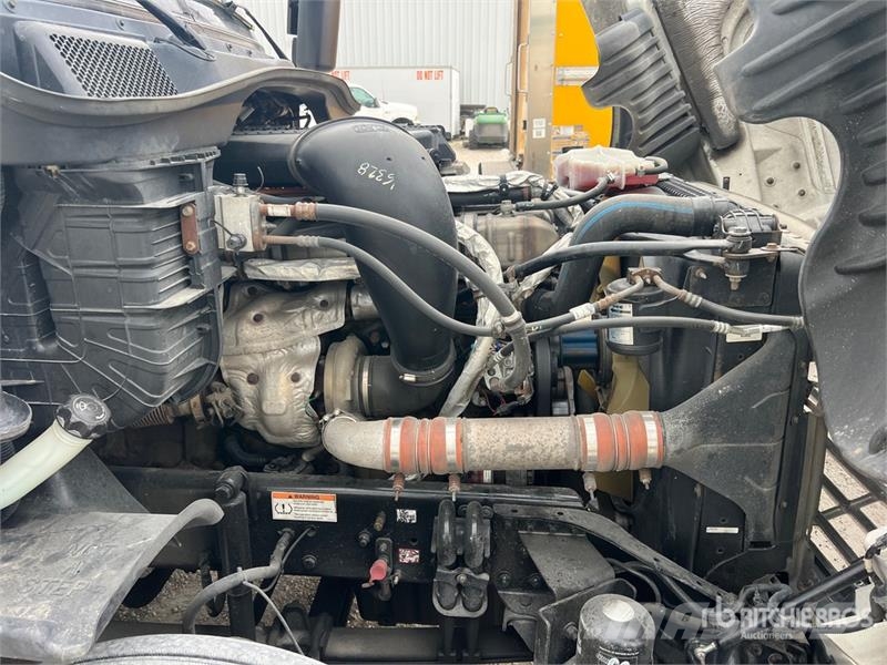 Freightliner Cascadia 125 6x4 T/A Sleeper Truck Tractor Vilcēji