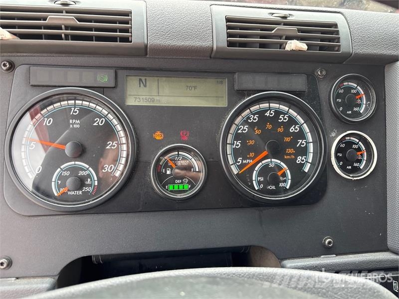 Freightliner Cascadia 125 6x4 T/A Sleeper Truck Tractor Nyergesvontatók