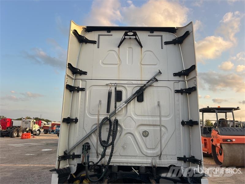 Freightliner Cascadia 125 6x4 T/A Sleeper Truck Tractor Τράκτορες