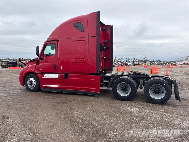 Freightliner Cascadia 126 6x4 T/A Sleeper Truck Tractor 트랙터 유닛